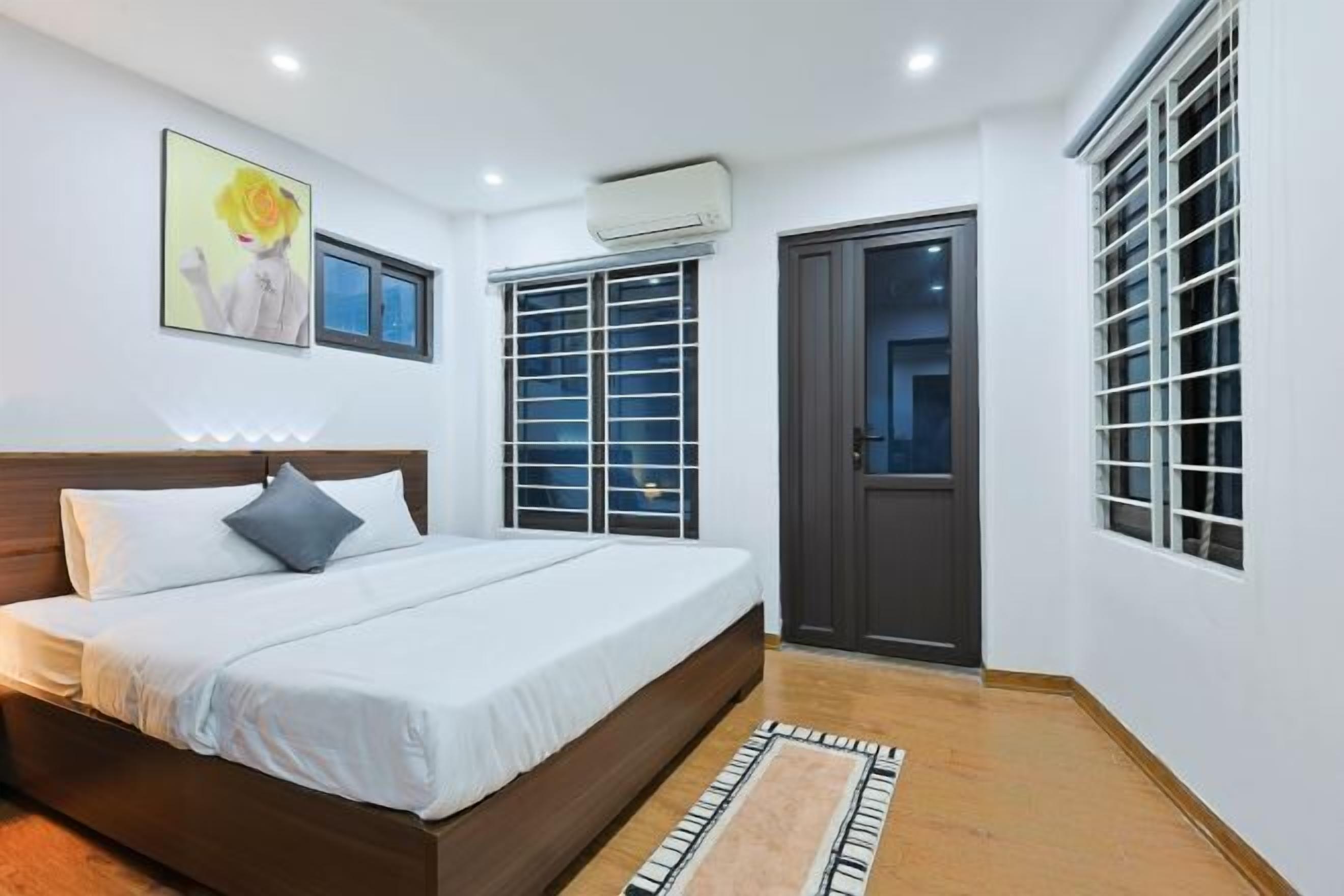 Pillow-top beds, desk, laptop workspace, blackout curtains