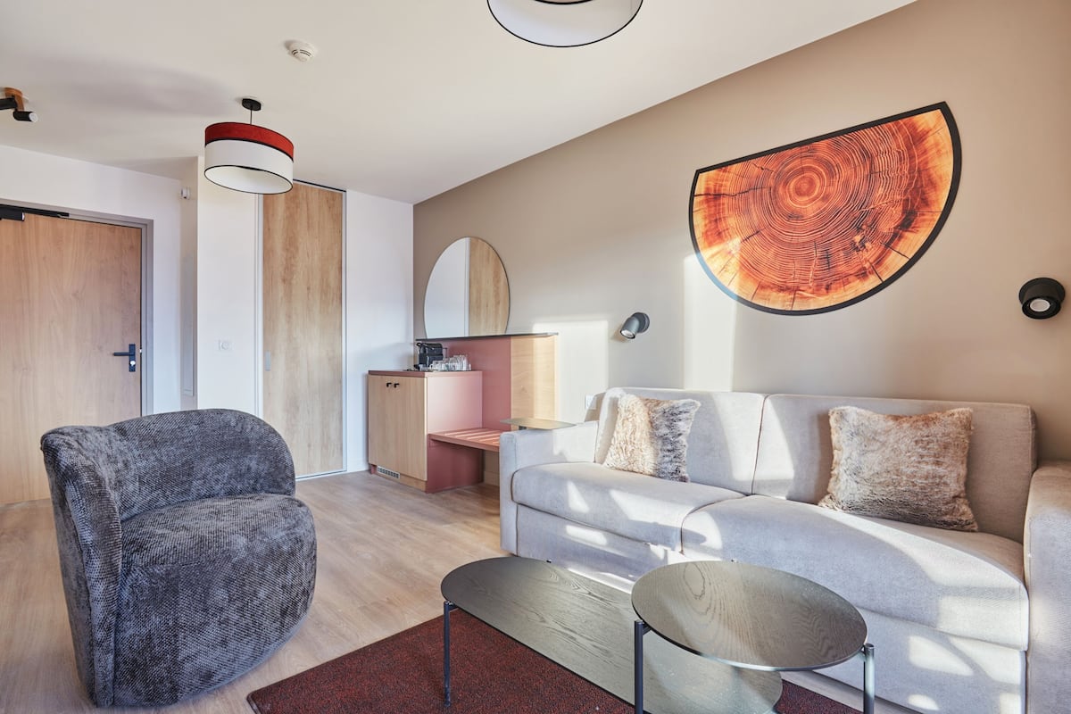 Cunas gratuitas, wifi gratis y ropa de cama