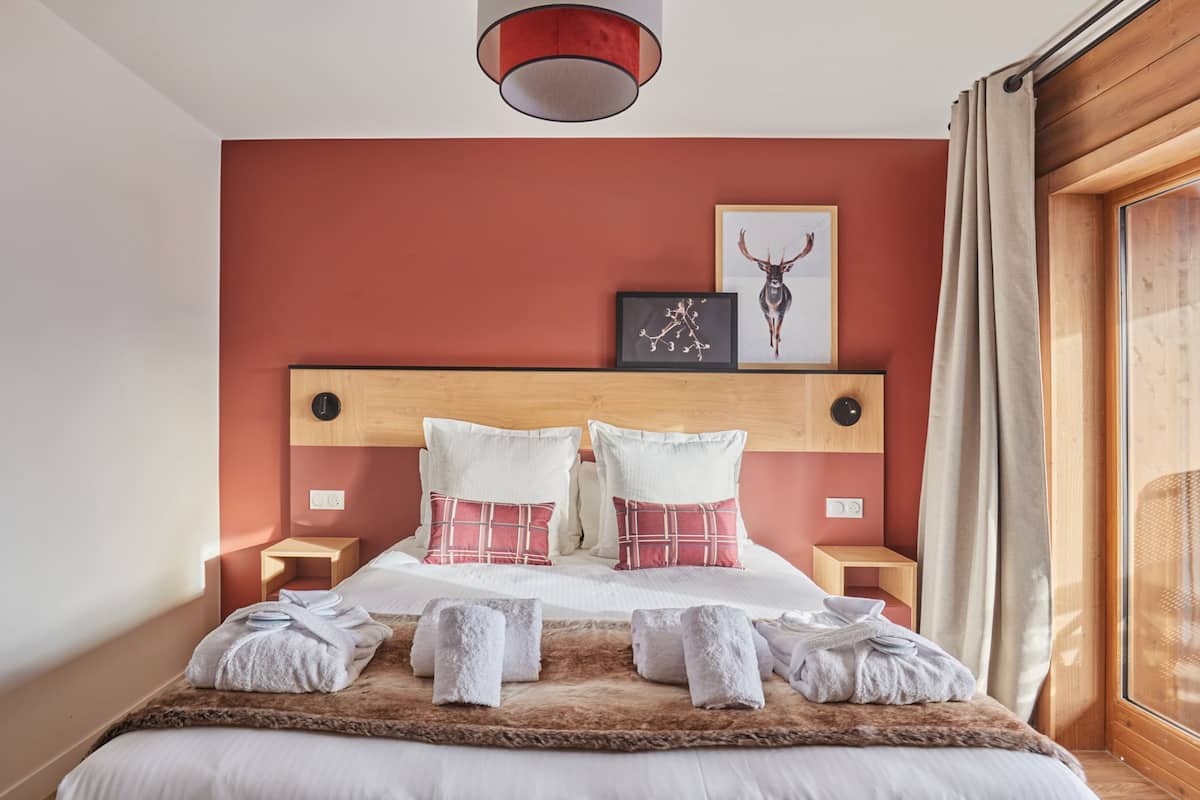 Cunas gratuitas, wifi gratis y ropa de cama