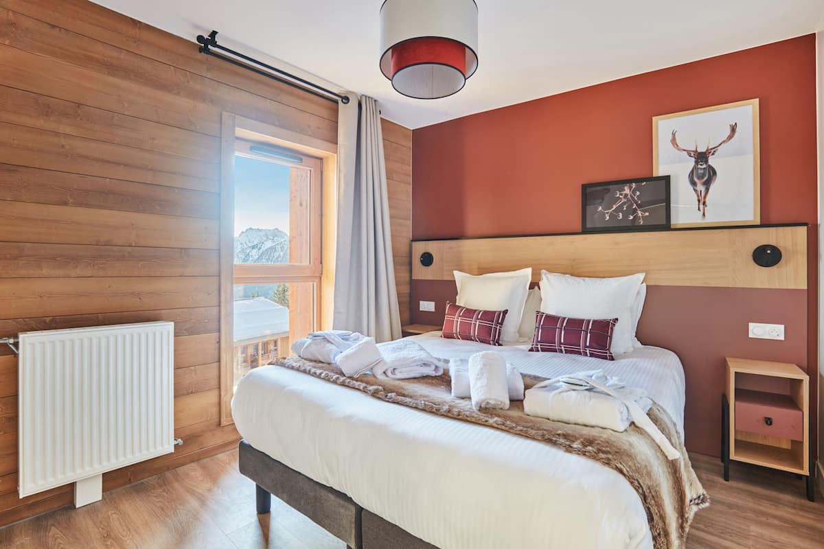 Suite, Balcony | Free cots/infant beds, free WiFi, bed sheets