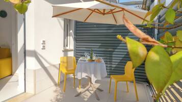 Life70014 - Street | Terassi/patio