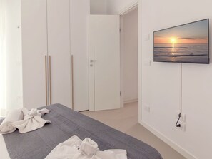Life70014 - Urban | Schreibtisch, laptopgeeigneter Arbeitsplatz, Verdunkelungsvorhänge