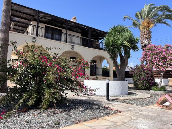 Charming Erimi Villa With Private Pool And Garden View - Chypre