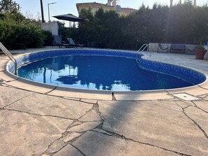 Vila, 4 quartos, piscina particular, vista para o jardim | Piscina | Piscina externa