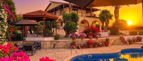 Villa, 4 habitaciones, alberca privada, vista al jardín | Alberca | Alberca al aire libre