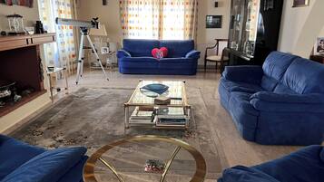 Vila, 4 quartos, piscina particular, vista para o jardim | Sala de estar
