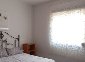 2 bedrooms, iron/ironing board, bed sheets - Apartment Palomino Baeza. The comfort of a downtown apartment. Ideal for families. (Unknown)