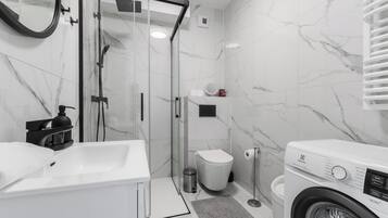 Classic-Apartment, Balkon, Meerblick | Badezimmer