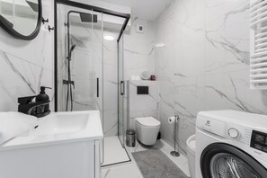 Classic-Apartment, Balkon, Meerblick | Badezimmer