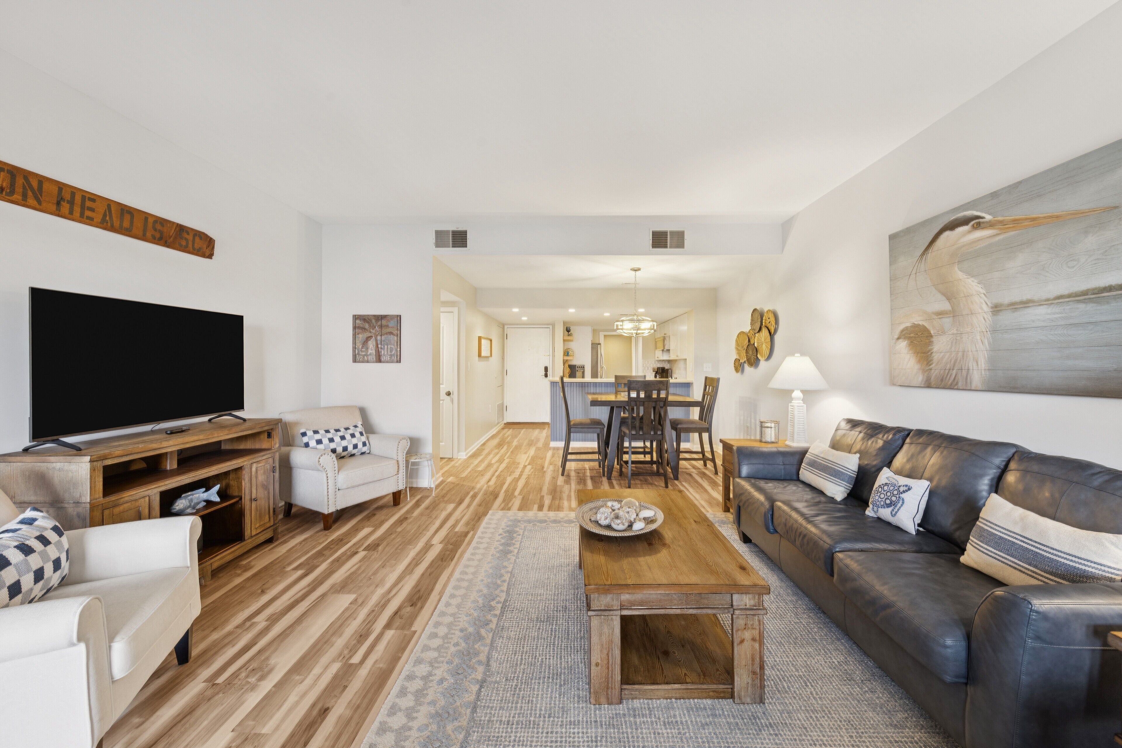 Scenic 2 BR 2 BA Living for a Destination Vacation
