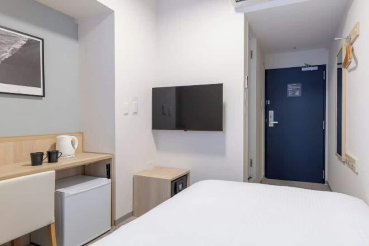 Down duvets, in-room safe, blackout curtains, free WiFi