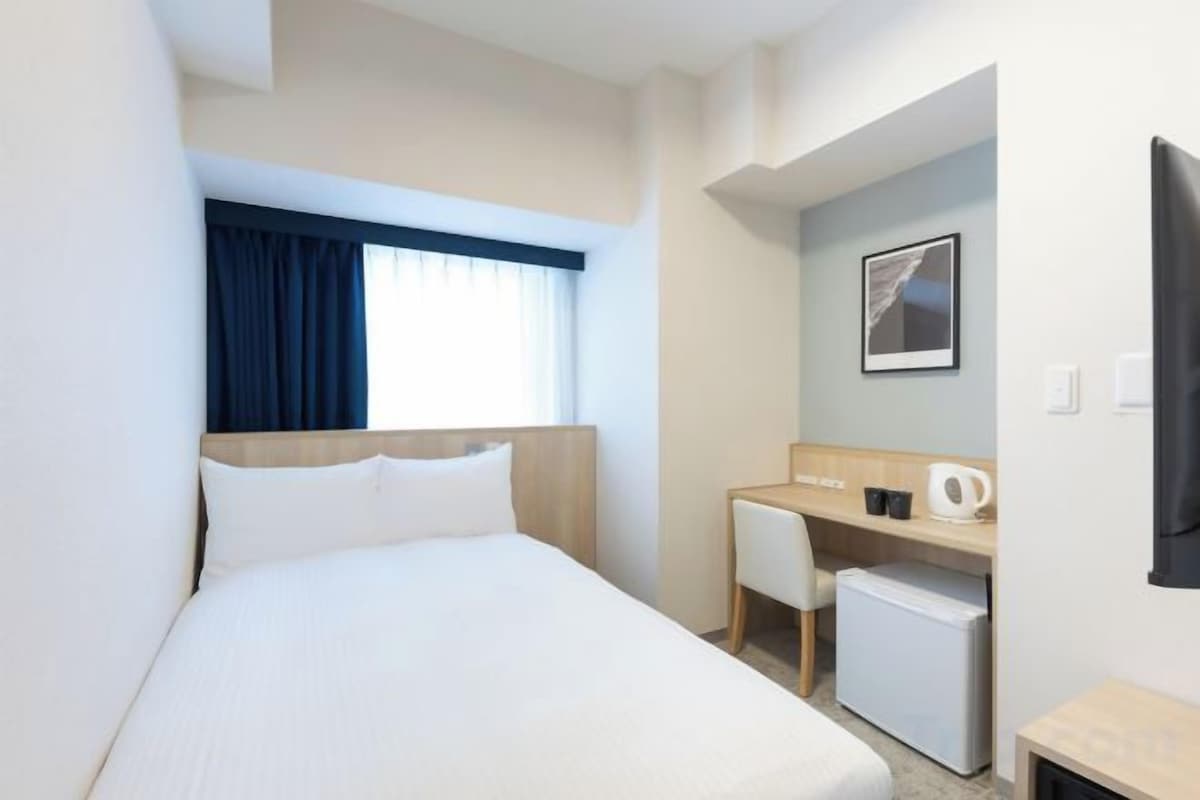 Down duvets, in-room safe, blackout curtains, free WiFi