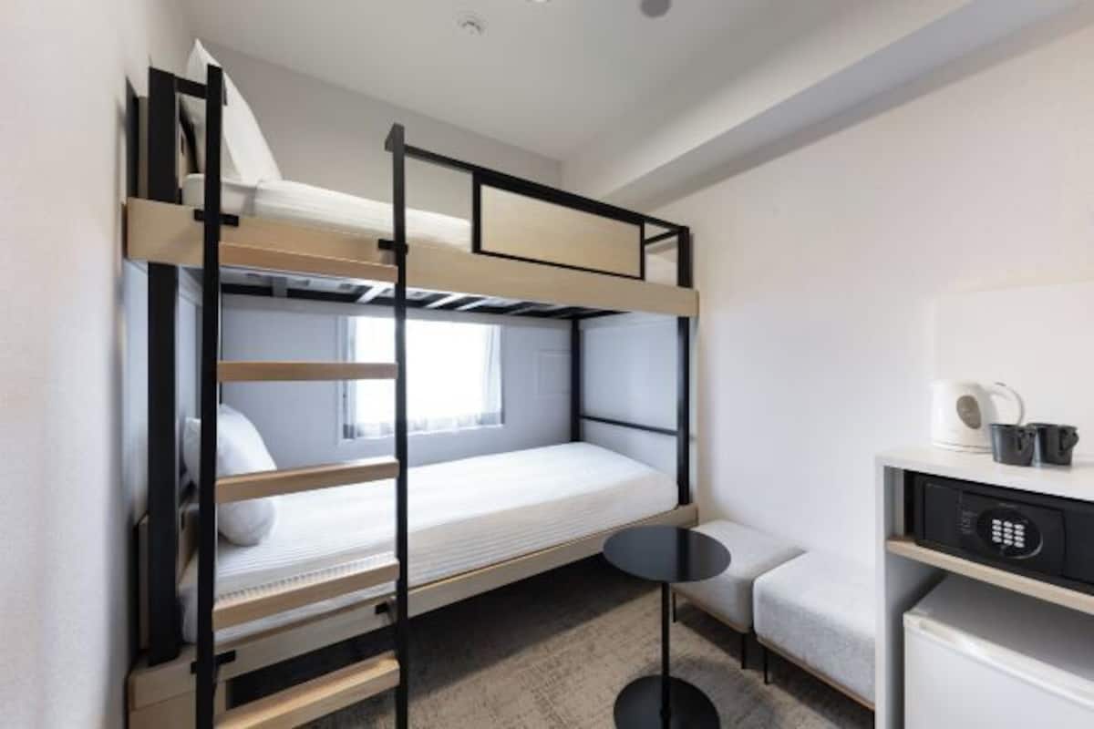 Down duvets, in-room safe, blackout curtains, free WiFi