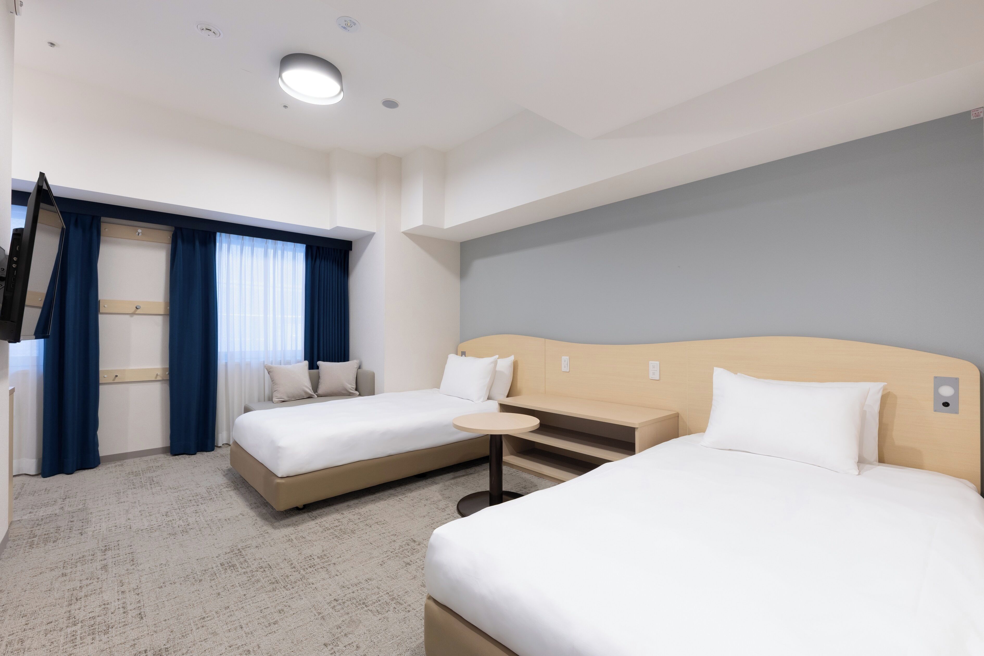 Down comforters, in-room safe, blackout drapes, free WiFi