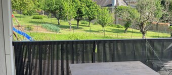Air-conditioned apartment with covered terrace, 5km from Bournel golf course