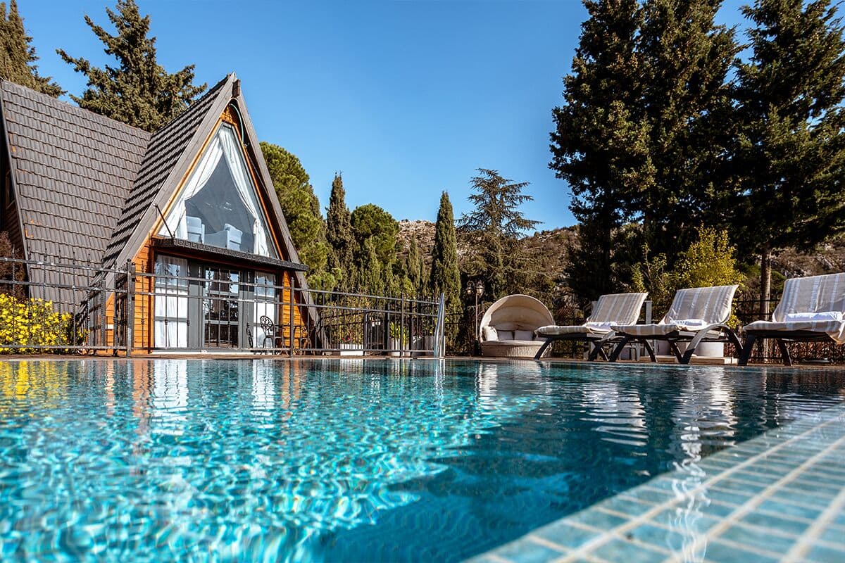 Duplex Cabin With Private Pool & Hot Tub | Minibar, in-room safe, soundproofing, WiFi (free)