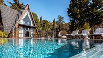 Duplex Cabin With Private Pool & Hot Tub | Minibar, in-room safe, soundproofing, WiFi (free)
