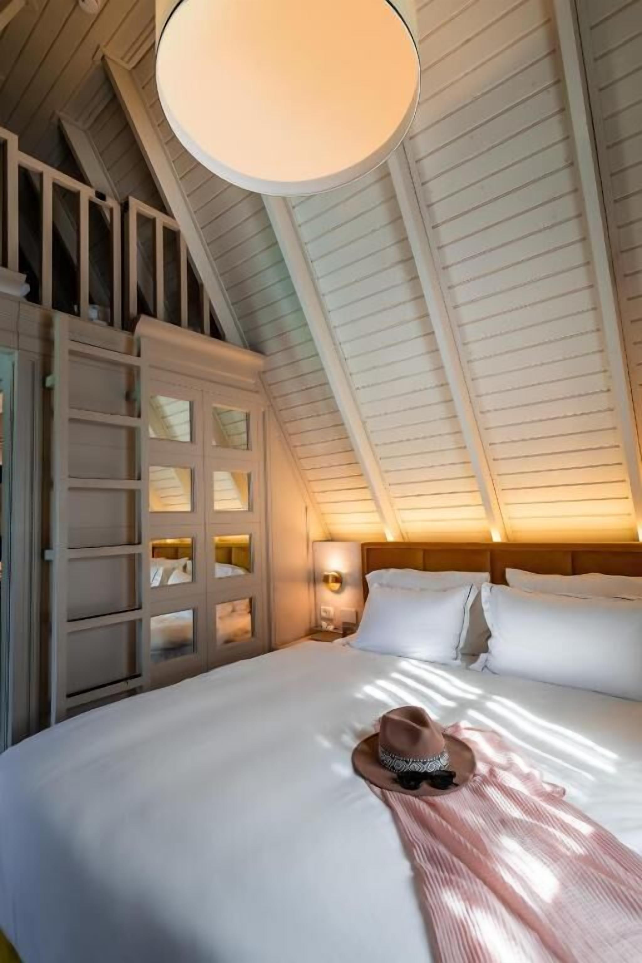 Minibar, in-room safe, soundproofing, free WiFi