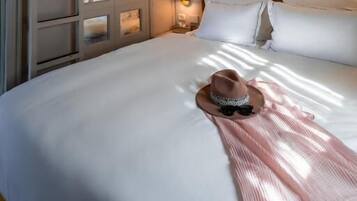 Minibar, in-room safe, soundproofing, free WiFi