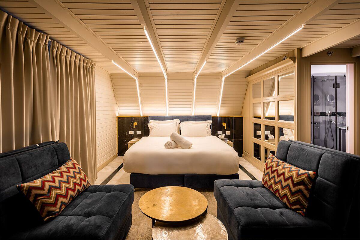 Minibar, in-room safe, soundproofing, WiFi (free)