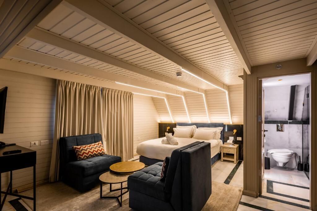 Een minibar, een kluis op de kamer, geluiddichte muren, gratis wifi