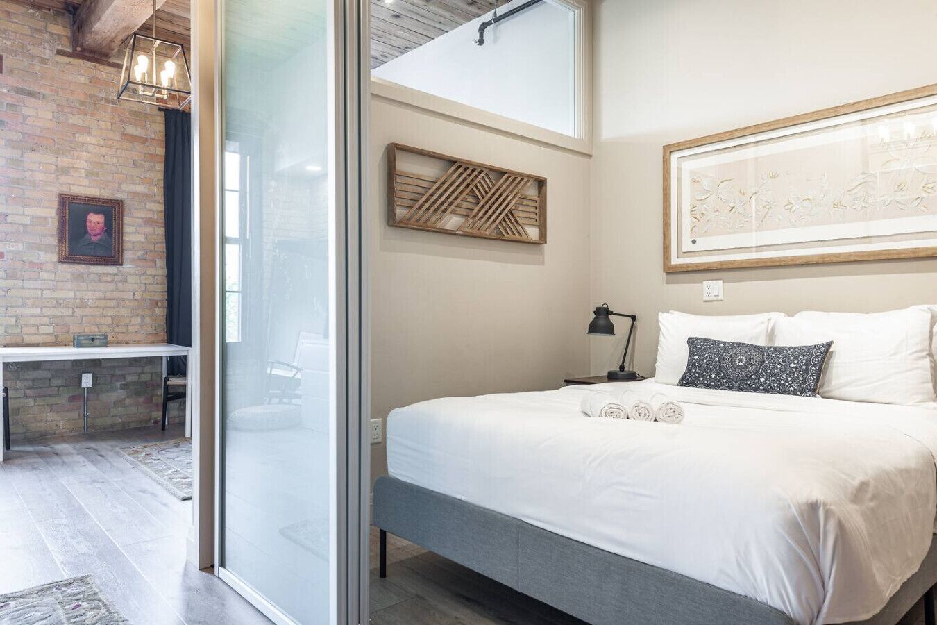 1 室のベッドルーム、デスク、アイロン / アイロン台、WiFi (無料)