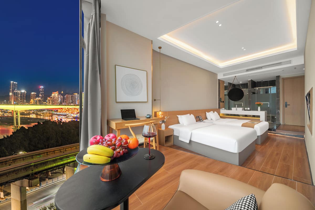 Comfort Double Room, River View | Meja, ruang kerja komputer riba, langsir/tirai gelap terus
