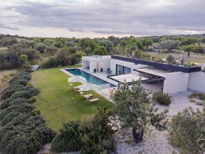Exclusive Villa, 3 Bedrooms, Pool Access, Pool View | Laptop workspace, iron/ironing board, free WiFi, bed sheets - Casa Jems (Noto)