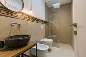 Exclusive Villa, 3 Bedrooms, Pool Access, Pool View | Bathroom | Hair dryer, bidet, towels, soap - Casa Jems (Noto)