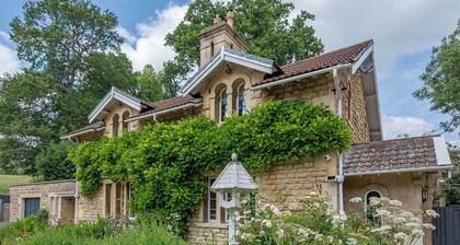 Stunning Bath Property, Perfect For Families, Parties, 3 Hot Tubs!