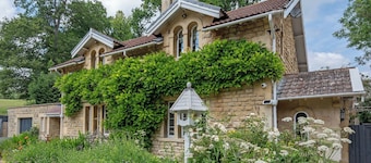 Stunning Bath Property, Perfect For Families, Parties, 3 Hot Tubs!