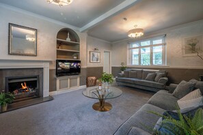 Smart TV, fireplace