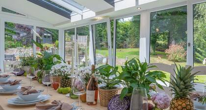 Stunning Bath Property, Perfect For Families, Parties, Hot Tubs!