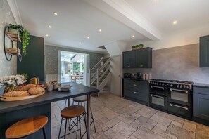 Micro-ondes, four, plaque de cuisson, lave-vaisselle