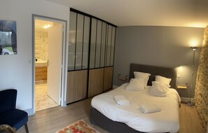 4 chambres, fer et planche à repasser, Wi-Fi, draps fournis