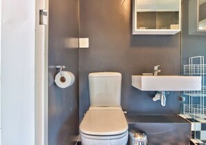 Luxury Loft, Mountain View | Bathroom - West Side Studios Mountain View Loft (Cape Town)
