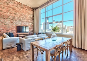 Luxury Loft, Mountain View | Iron/ironing board, free WiFi
