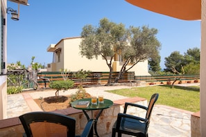 屋外ダイニングエリア