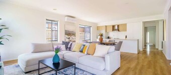 Modern 4BR near Parks & Shops Family Friendly
