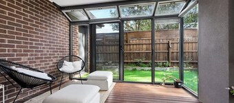 Chic 3BR House Near Box Hill