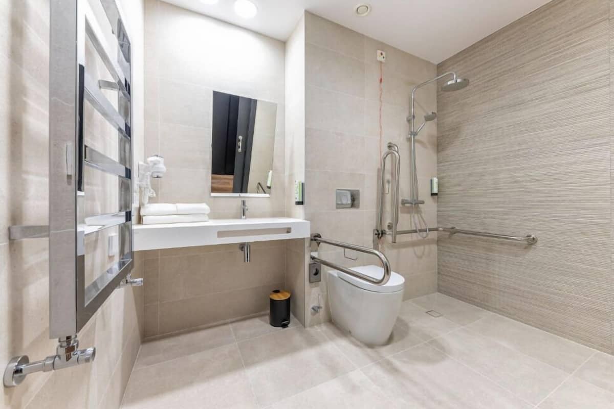 Double Room, Mobility Accessible | Bathroom