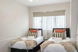 5 Schlafzimmer, Bügeleisen/Bügelbrett, WLAN, Bettwäsche