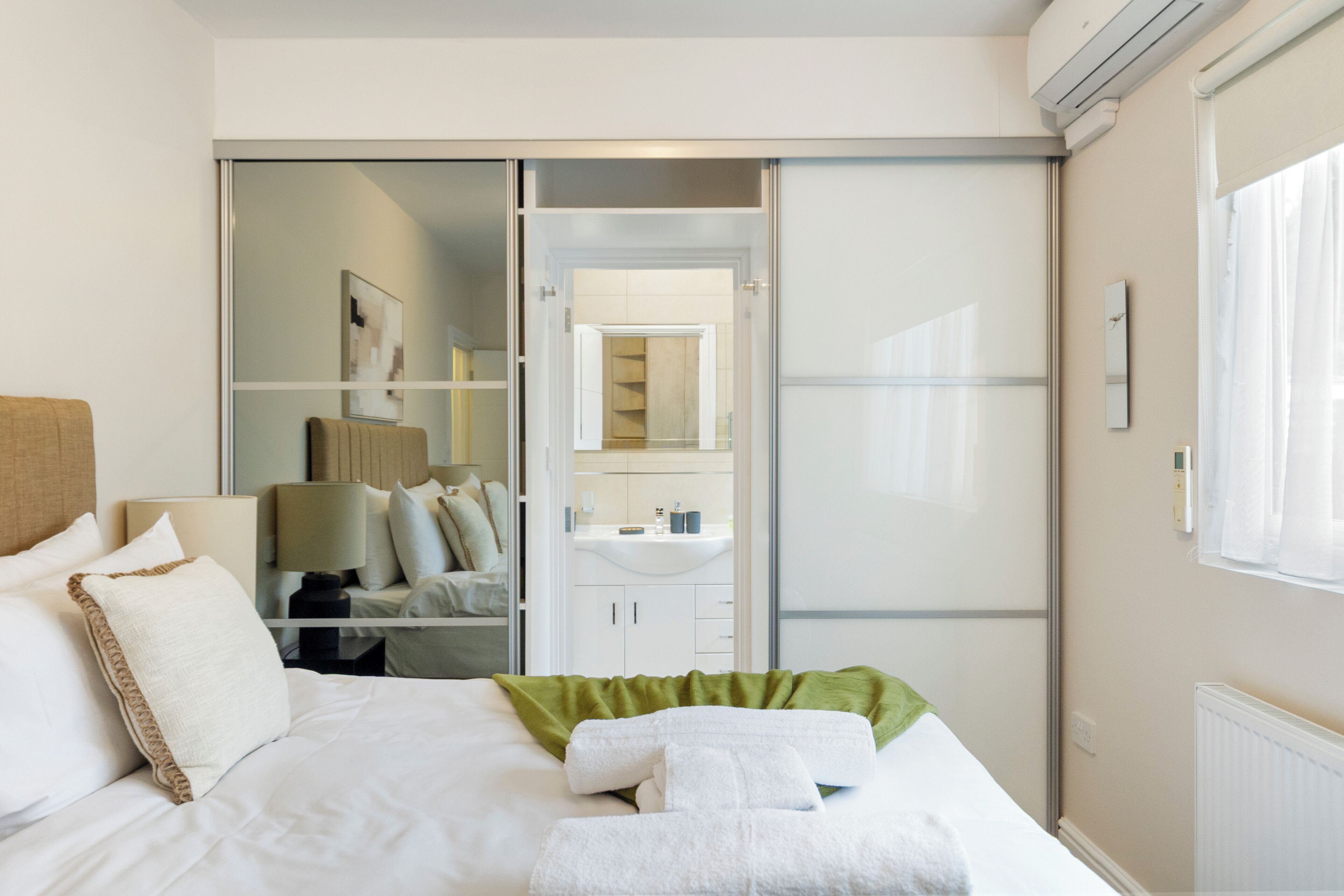 5 bedrooms, iron/ironing board, WiFi, bed sheets