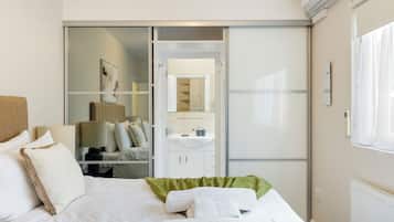 5 bedrooms, iron/ironing board, WiFi, bed sheets