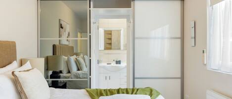 5 chambres, fer et planche à repasser, Wi-Fi, draps fournis