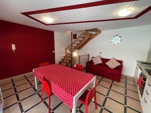 Interior - only 50meters from beach and Cap Martin (Roquebrune-Cap-Martin)
