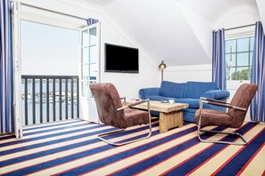 Escritorio y espacio para trabajar con laptop 