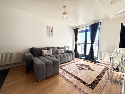 1 Bed Flat - Sleeps 4 - Pets - Parking - Wifi