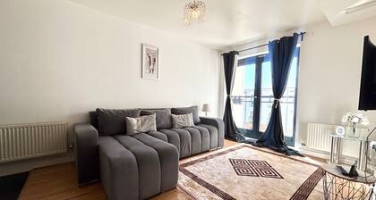 1 Bed Flat - Sleeps 4 - Pets - Parking - Wifi