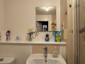 Shower, towels